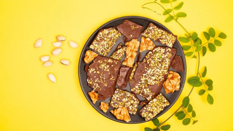 Biobenjamin Świąteczna Czekolada Wegańska Biała O Smaku Pistacji I Pomarańczy Bio 60g