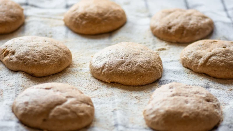 BUŁKI KAJZERKI KUKURYDZIANE BEZGLUTENOWE BIO (4 x 62,5 g) 250 g – SCHNITZER