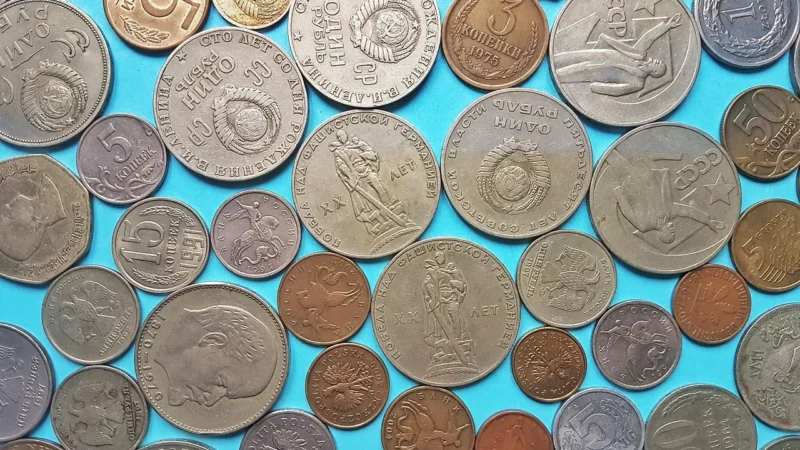 Cena dolara kanadyjskiego – jak kantor online i walutomat zmieniają kursy walut