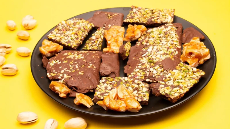 Cukiernia Staropolska Czekolada Biała Z Liofilizowaną Aronią I Pistacjami Bez Dodatku Cukru 53g Zdrowe