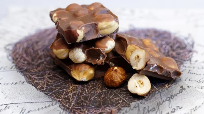 Czekolada Lindt Grand Plaisir z karmelizowanymi orzechami 150g