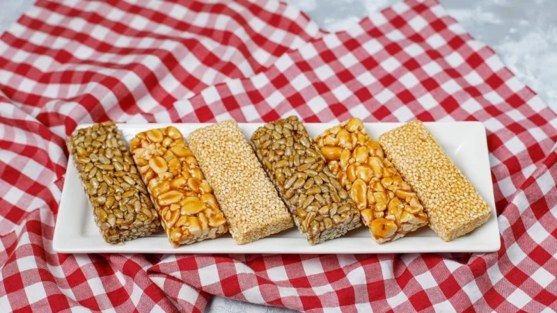 Delibakalie Orzechy Ziemne Prażone W Karmelu I Sezamie 250g