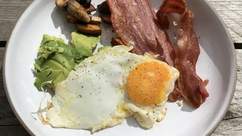 Jak zacząć dietę keto: Praktyczne wskazówki