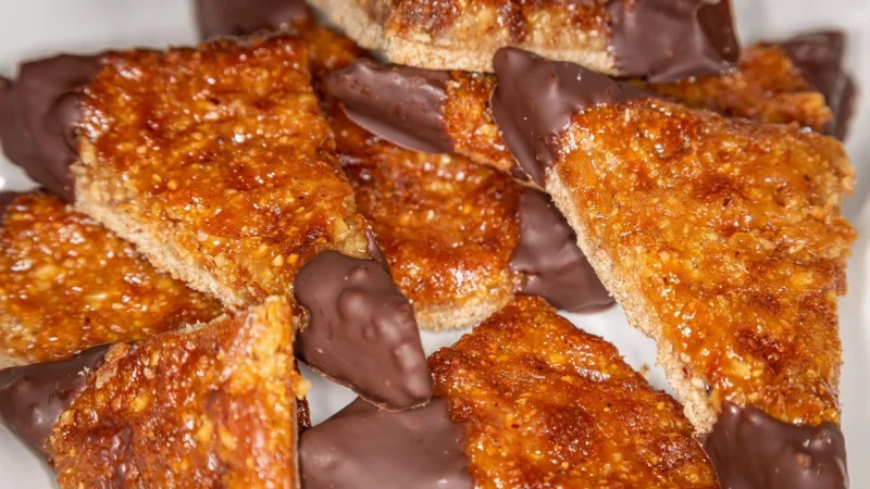 Jeżyki Herbatniki Najeżone Bakaliami W Czekoladzie Mlecznej Słony Karmel 140g