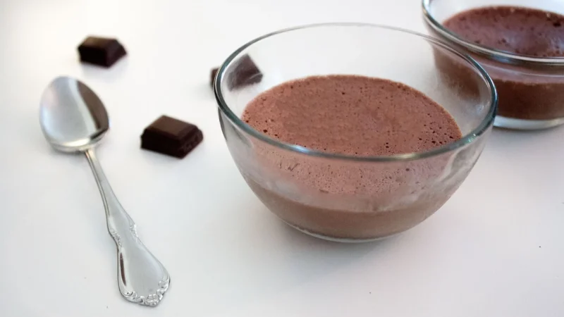 Lindt Edelbitter Mousse Deserowa Czekolada Z Kremem Z Czarnej Pożeczki 150G