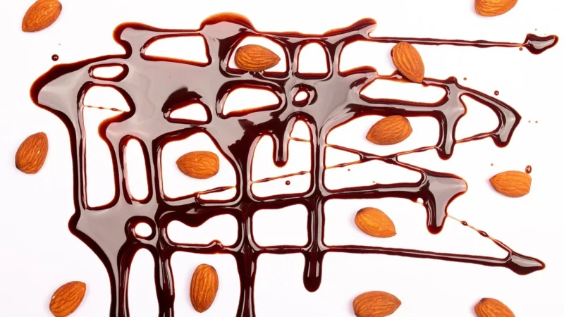 Lindt Les Grandes Deserowa Czekolada Z Migdałami Żurawiną I Jagodami 150G