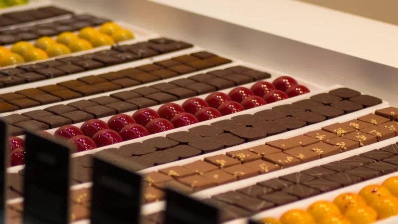 Lindt Pralines Classic Klasyczne praliny w bombonierce 200g