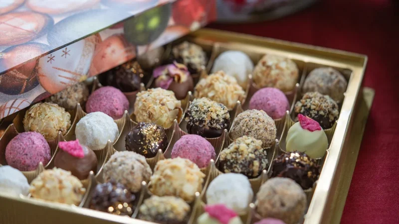 Lindt Pralinki Lindor Mix Z Nadzieniem Białym Mlecznym I Deserowym 200G