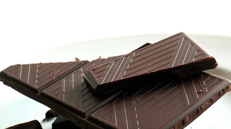 Lindt Swiss Thins Milk Bombonierka Cienkie Płatki Mlecznej Czekolady 125G