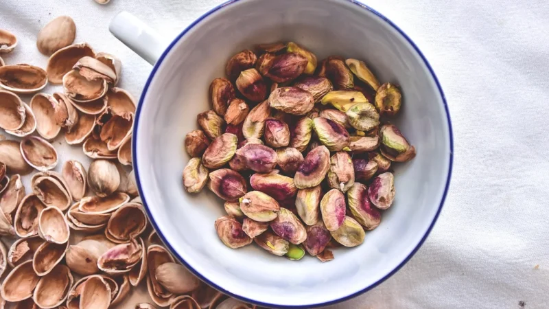 Malinowe Pistacje Prażone Solone 100g Orzechy Pistacjowe
