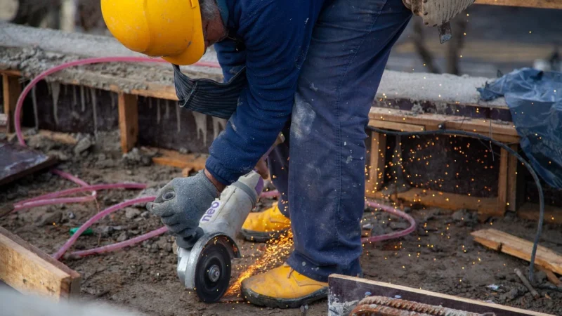 Najlepszy sprzęt BHP dla Twojej firmy: odzież, obuwie i rękawice robocze
