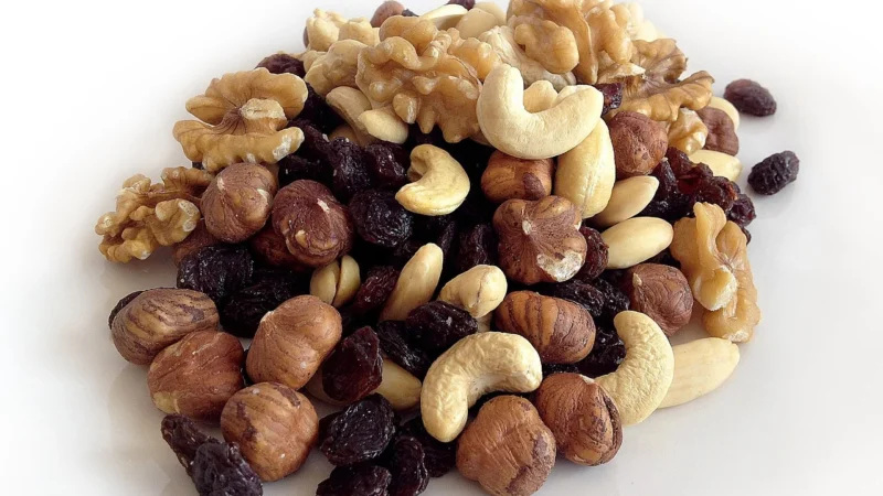 Rapunzel Czekolada Mleczna Z Rodzynkami Rumem I Orzechami Laskowymi Fair Trade Bio 100G