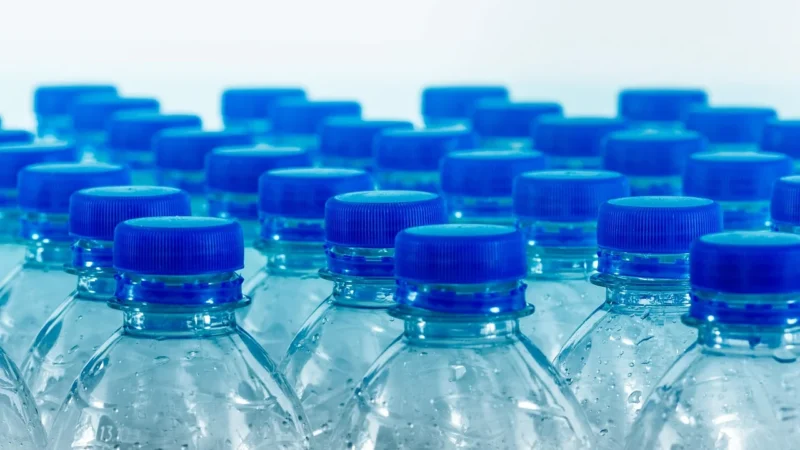 Spółdzielnia Piwniczanka Wysokonasycona Co2 1L x24 Butelki
